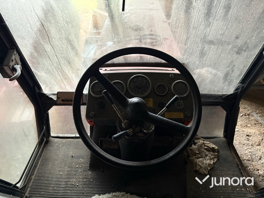 Farm tractor Traktor - Ursus 385 DE LUXE: picture 22 Farm tractor Traktor - Ursus 385 DE LUXE: picture 22