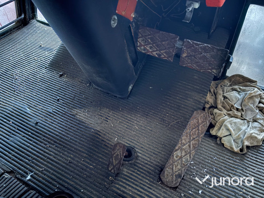 Farm tractor Traktor - Ursus 385 DE LUXE: picture 19 Farm tractor Traktor - Ursus 385 DE LUXE: picture 19