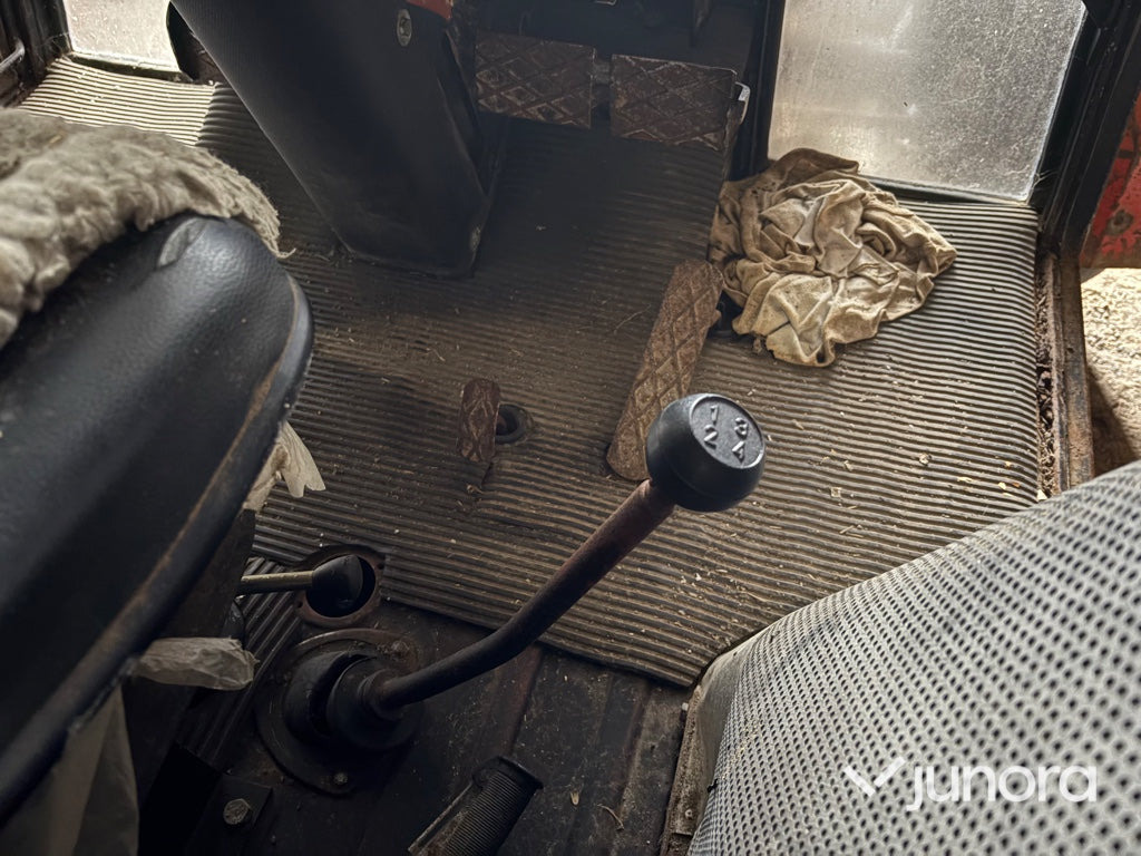 Farm tractor Traktor - Ursus 385 DE LUXE: picture 21 Farm tractor Traktor - Ursus 385 DE LUXE: picture 21