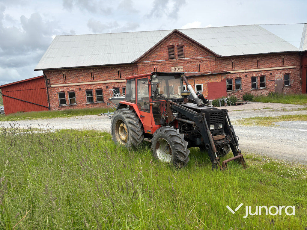 Valmet 705-4 med lastare - Farm tractor: picture 3 Valmet 705-4 med lastare - Farm tractor: picture 3