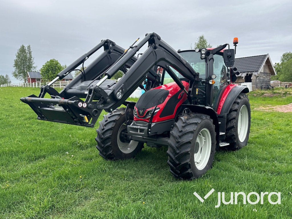 Valtra G 125 E Versu med lastare - Farm tractor: picture 1 Valtra G 125 E Versu med lastare - Farm tractor: picture 1