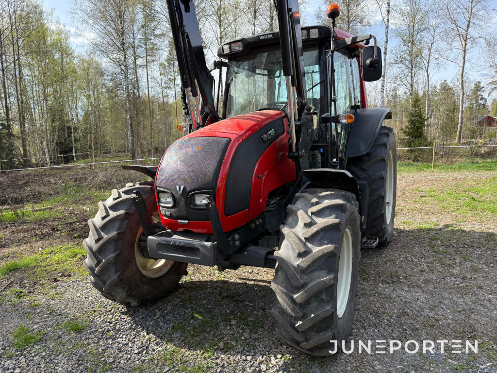Valtra N101 - Farm tractor: picture 2 Valtra N101 - Farm tractor: picture 2