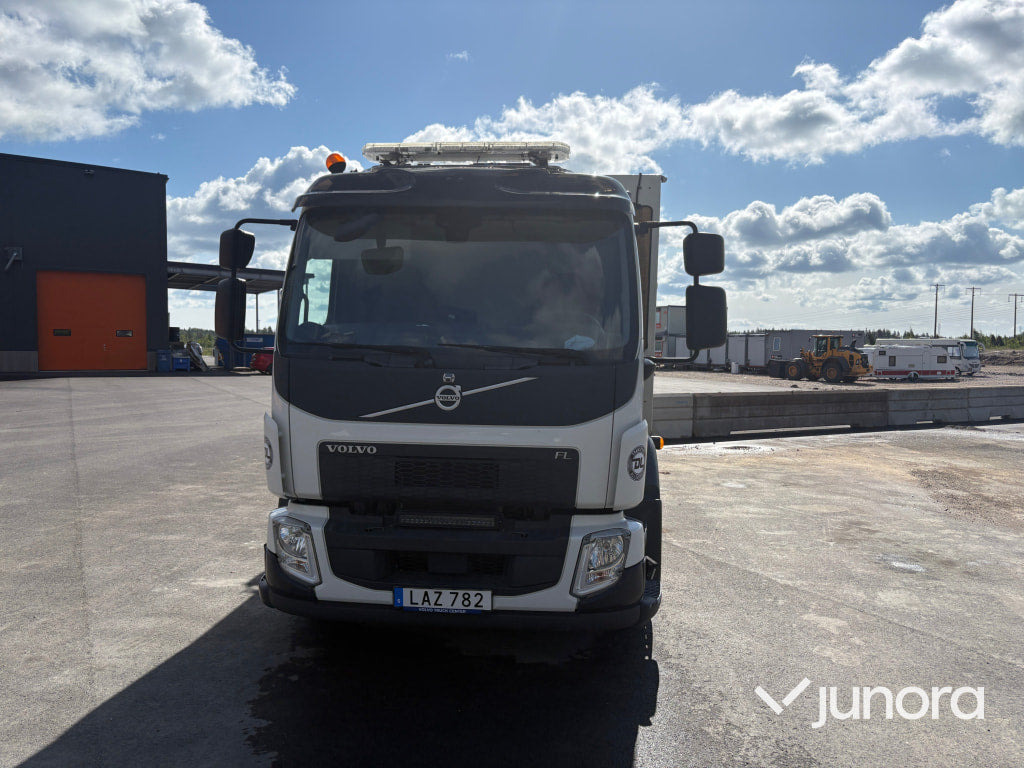 Volvo FL 42 - Garbage truck: picture 2 Volvo FL 42 - Garbage truck: picture 2