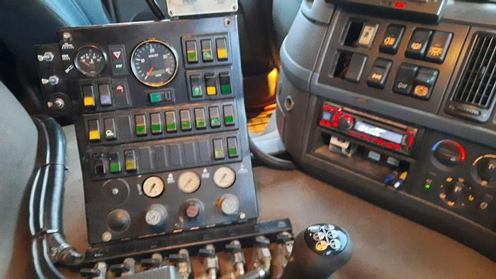 Road sweeper VOLVO M9 4x2R + Johnston Beam VX800 Road Cleaner: picture 9