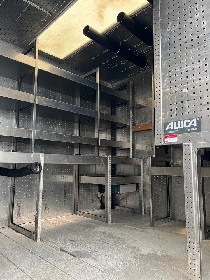 Mercedes-Benz Antos 1824 LnR  - Box truck: picture 5 Mercedes-Benz Antos 1824 LnR  - Box truck: picture 5