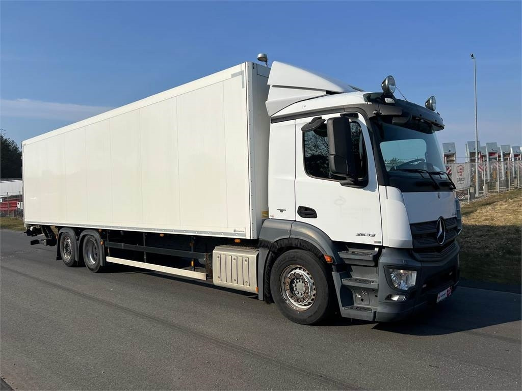 Mercedes-Benz Antos 2533 L - Box truck: picture 2 Mercedes-Benz Antos 2533 L - Box truck: picture 2