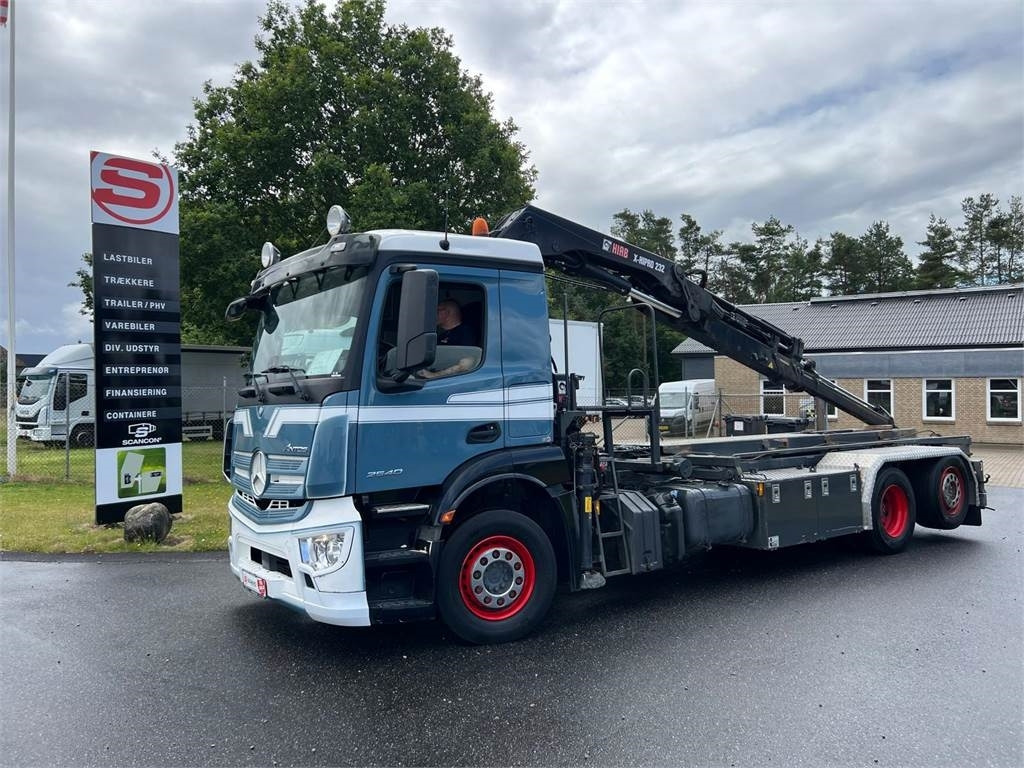 Mercedes-Benz Antos 2540 L - Hiab 232E5 kran - Skip loader truck: picture 1 Mercedes-Benz Antos 2540 L - Hiab 232E5 kran - Skip loader truck: picture 1