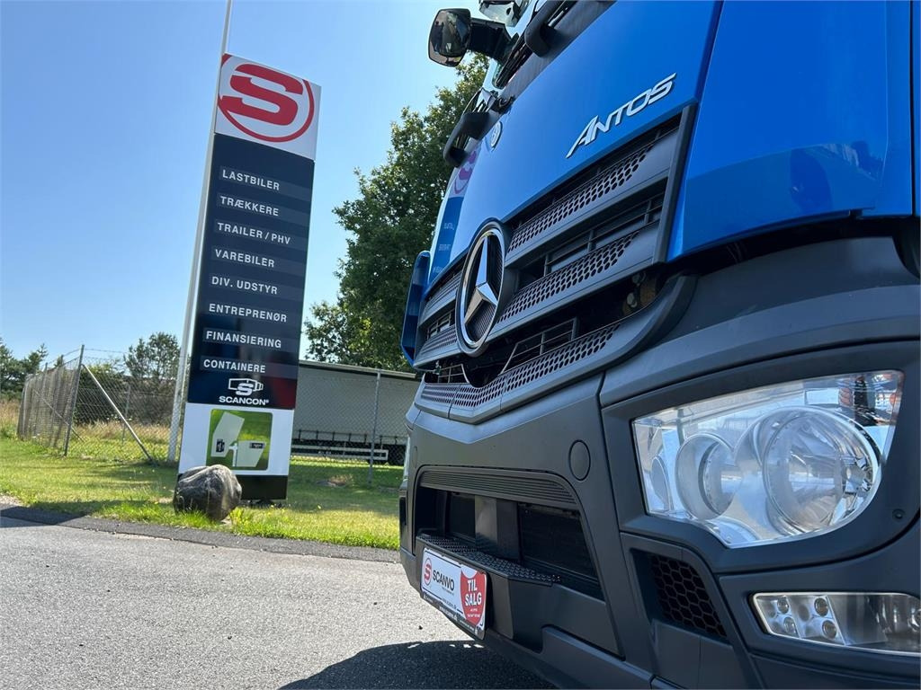 Mercedes-Benz Antos 2546 - Hiab 192 E kran - Skip loader truck: picture 4 Mercedes-Benz Antos 2546 - Hiab 192 E kran - Skip loader truck: picture 4