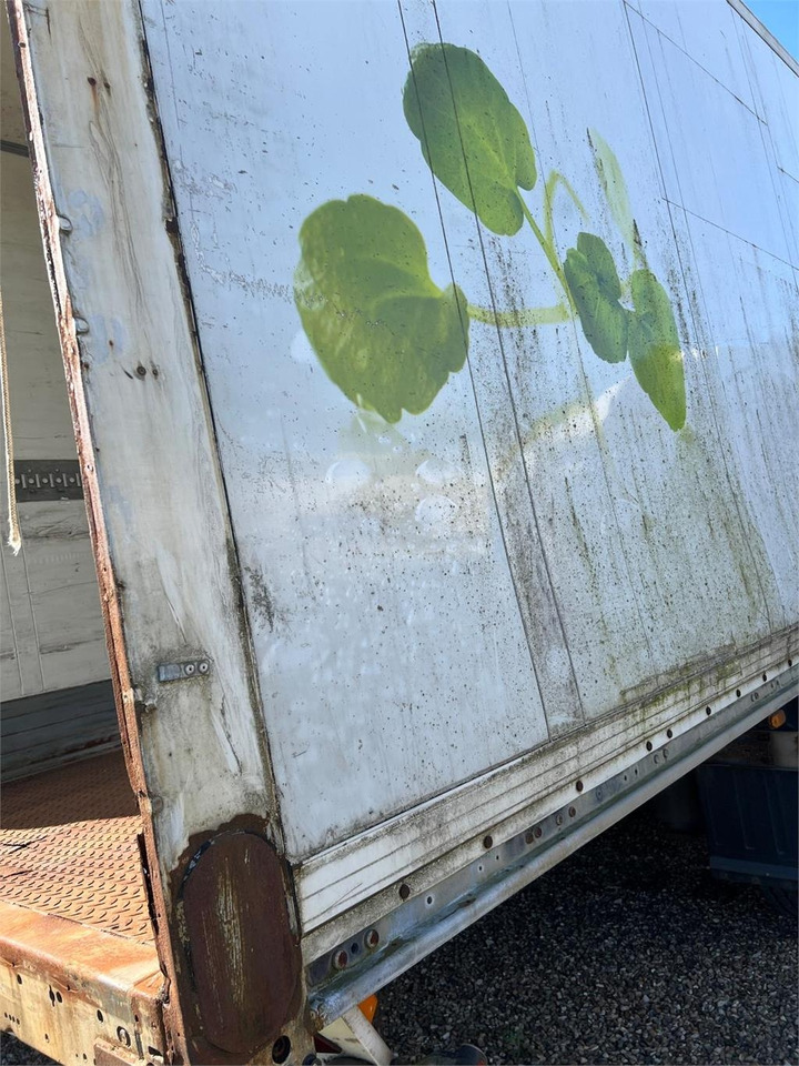 Schmitz 13,6 mtr boks - Closed box semi-trailer: picture 4 Schmitz 13,6 mtr boks - Closed box semi-trailer: picture 4
