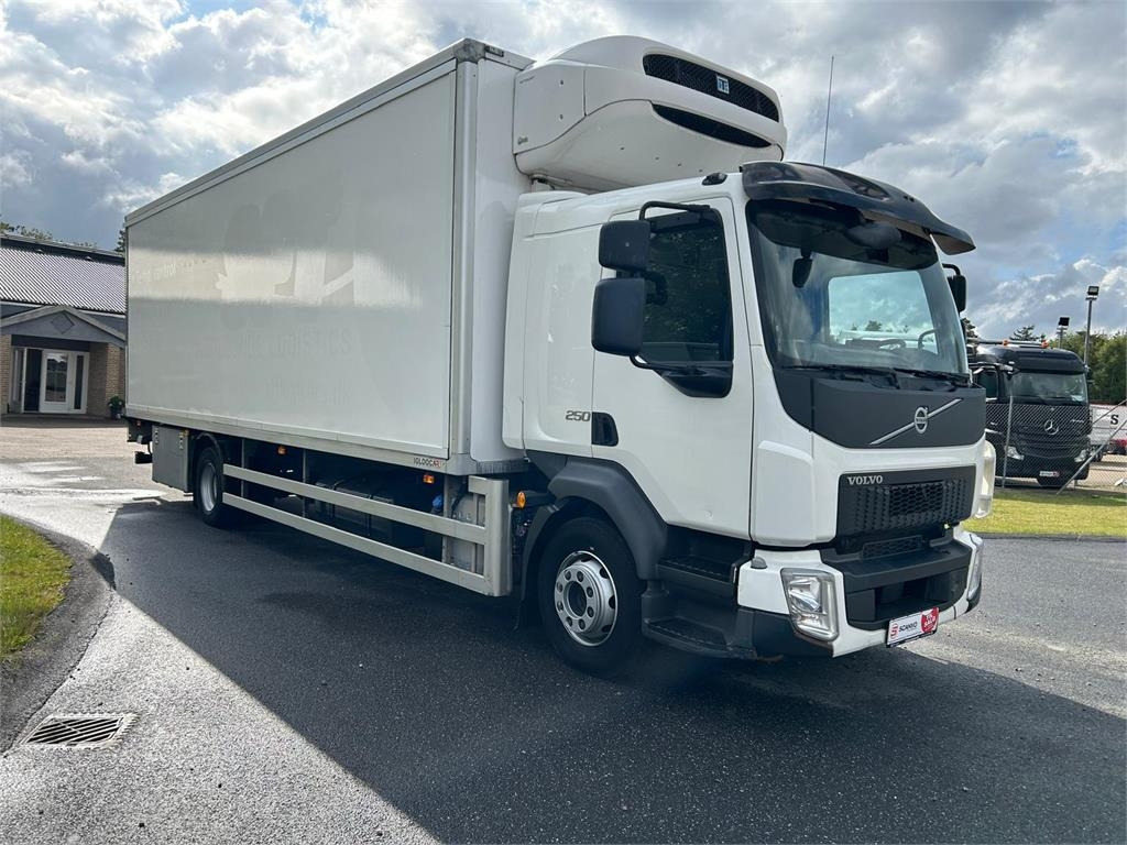Volvo FL 250 16 ton - Refrigerator truck: picture 2 Volvo FL 250 16 ton - Refrigerator truck: picture 2