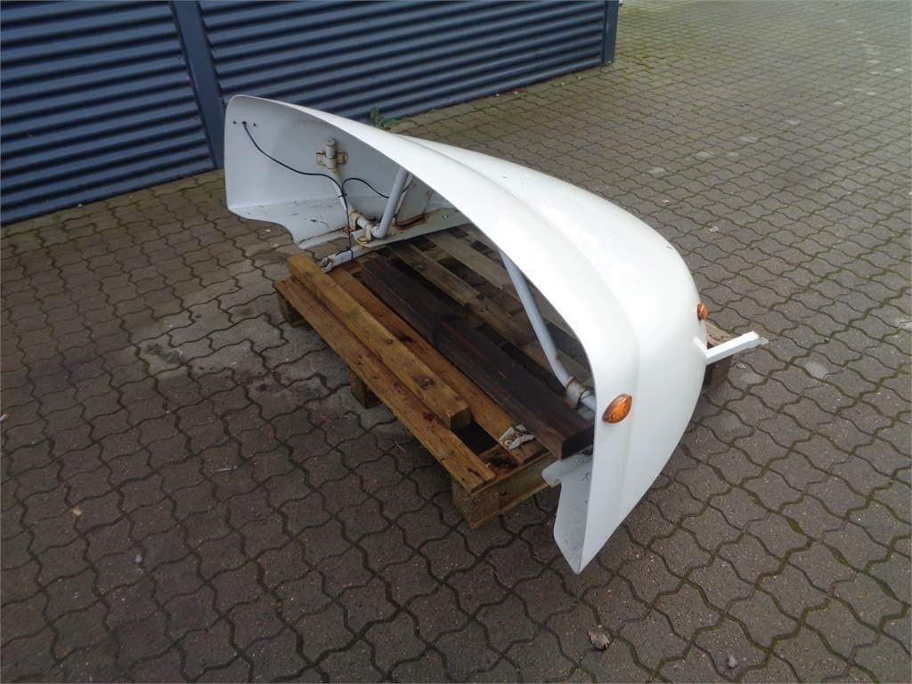 Volvo Tagspoiler til Volvo FL - Curtainsider truck: picture 4 Volvo Tagspoiler til Volvo FL - Curtainsider truck: picture 4