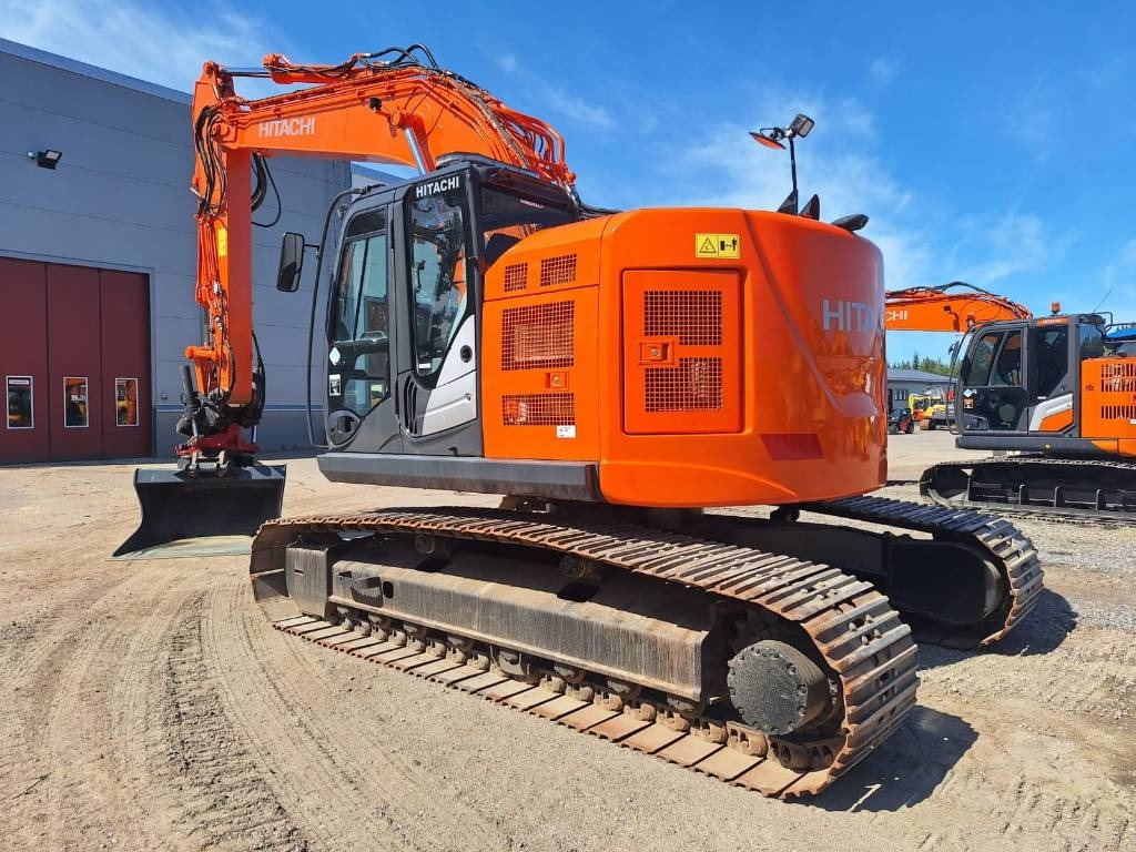 Hitachi ZX225USLC-5 PYÖRITTÄJÄ+PIHDIT YM. - Crawler excavator: picture 2 Hitachi ZX225USLC-5 PYÖRITTÄJÄ+PIHDIT YM. - Crawler excavator: picture 2