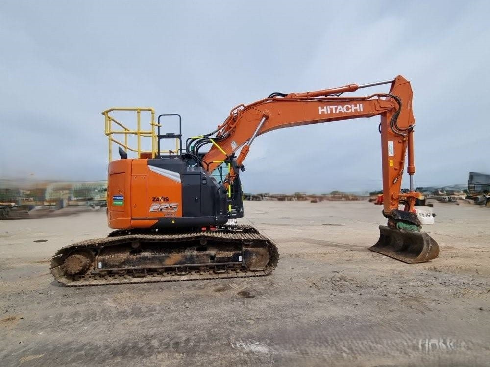 Hitachi ZX225USLC-7 - Crawler excavator: picture 2 Hitachi ZX225USLC-7 - Crawler excavator: picture 2