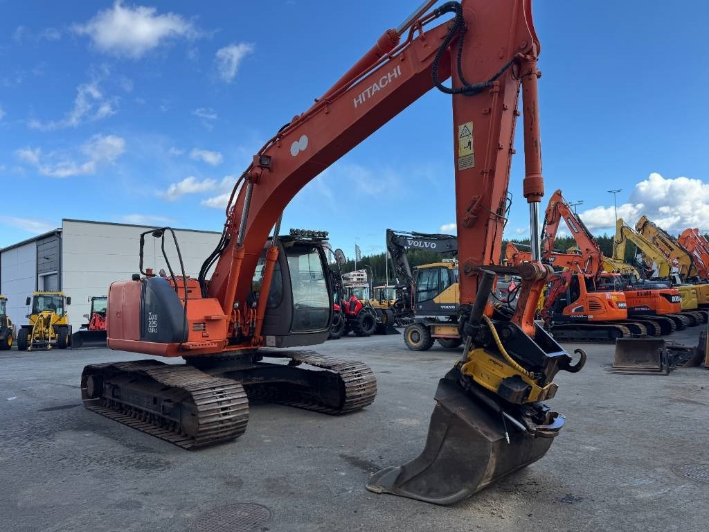 Hitachi ZX225USR PYÖRITTÄJÄLLÄ for sale, Crawler excavator