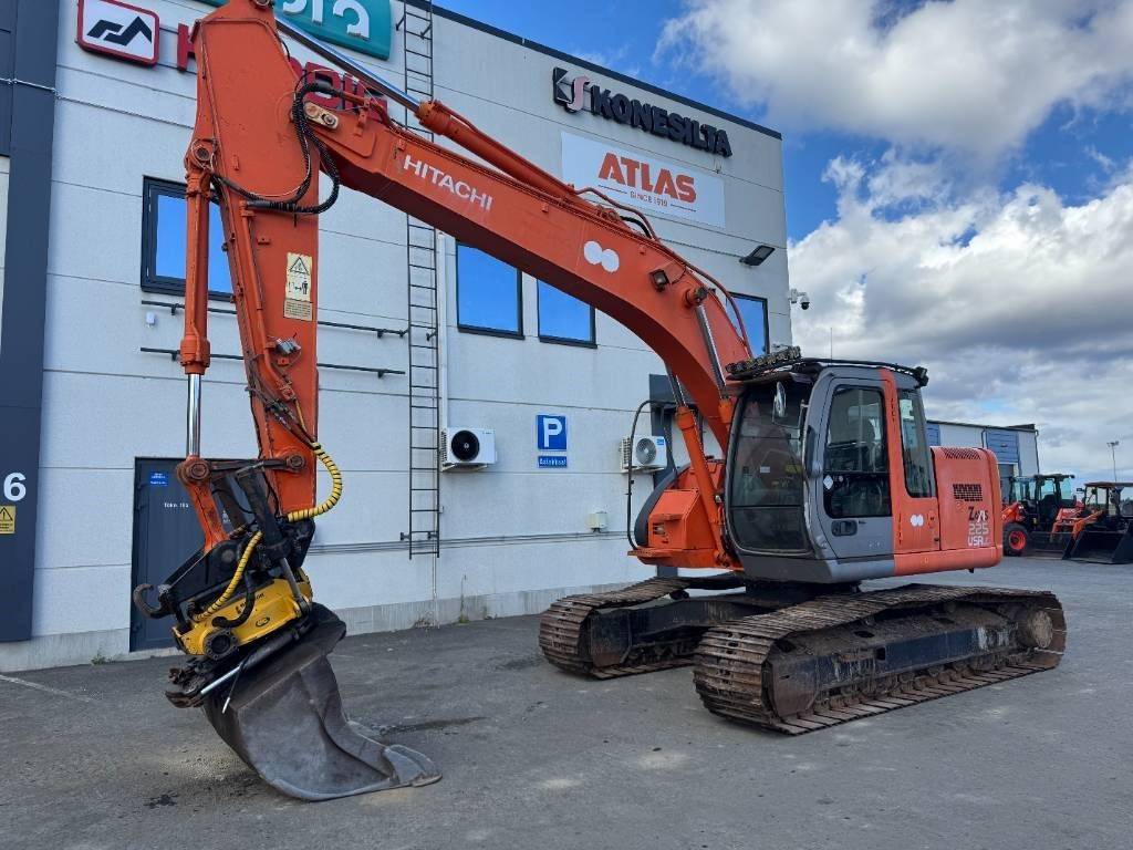 Hitachi ZX225USR PYÖRITTÄJÄLLÄ - Crawler excavator: picture 2 Hitachi ZX225USR PYÖRITTÄJÄLLÄ - Crawler excavator: picture 2