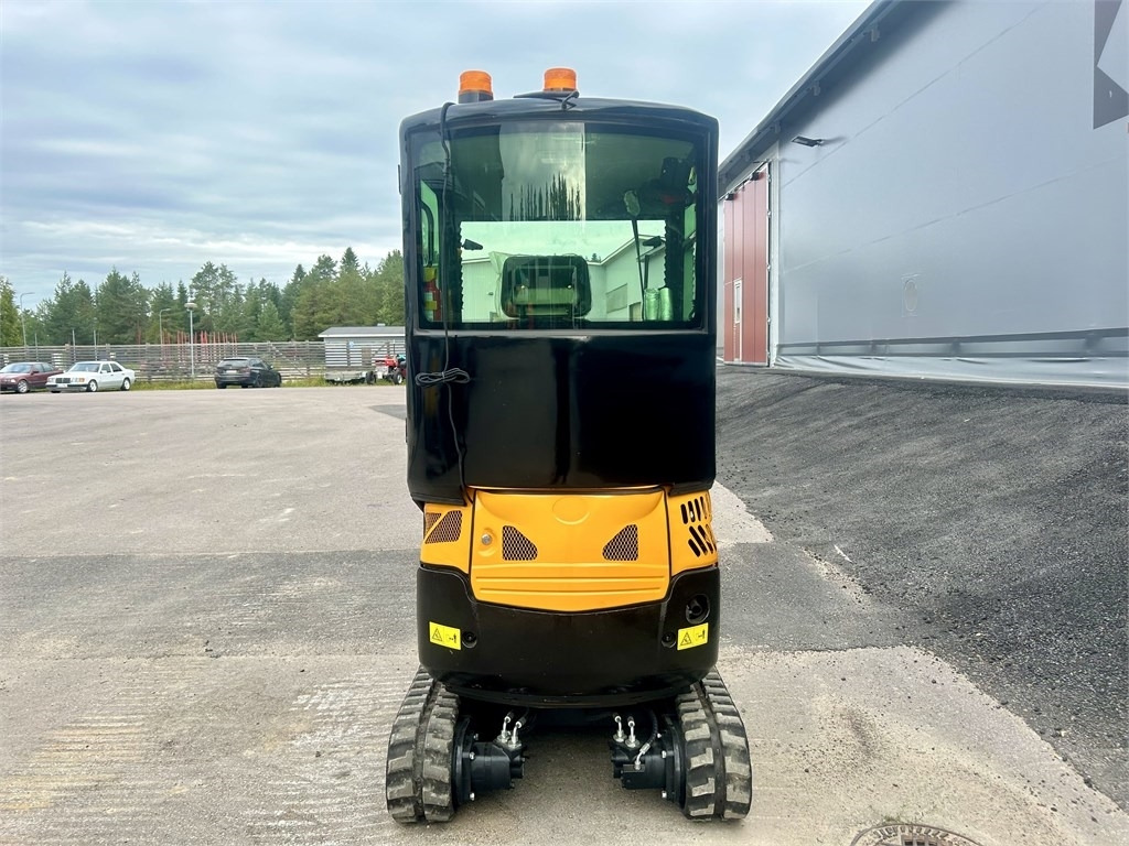 JPC HT18 HYTILLÄ KUIN UUSI - Mini excavator: picture 3 JPC HT18 HYTILLÄ KUIN UUSI - Mini excavator: picture 3