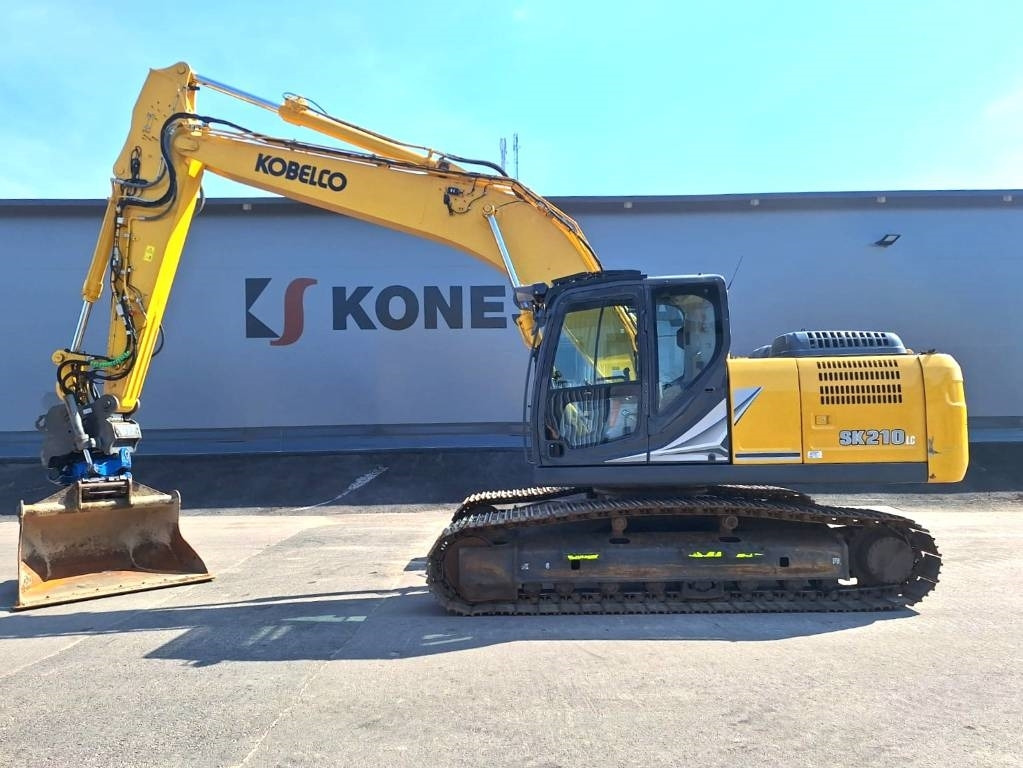 Kobelco SK210LC-11 PYÖRITTÄJÄLLÄ - Crawler excavator: picture 1 Kobelco SK210LC-11 PYÖRITTÄJÄLLÄ - Crawler excavator: picture 1