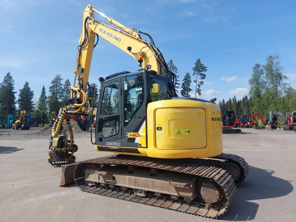 New Holland MYYTY! SOLD! E140CSR MOTO - Crawler excavator: picture 3 New Holland MYYTY! SOLD! E140CSR MOTO - Crawler excavator: picture 3