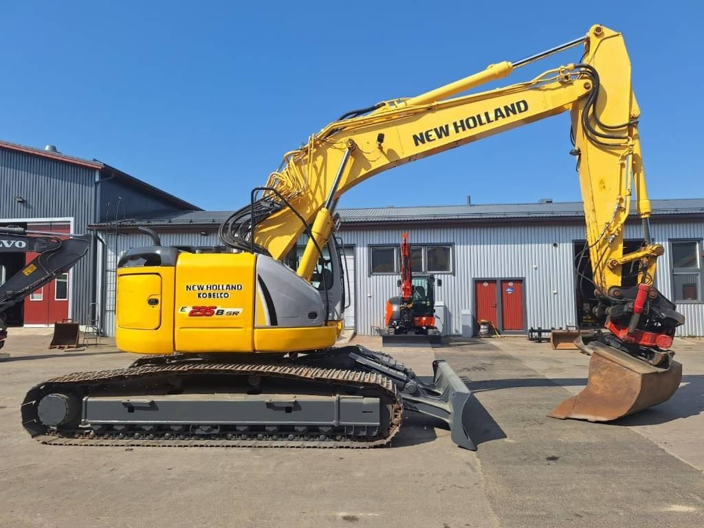 New Holland MYYTY! SOLD! E235BSRLC PYÖRITTÄJÄLLÄ - Crawler excavator: picture 5 New Holland MYYTY! SOLD! E235BSRLC PYÖRITTÄJÄLLÄ - Crawler excavator: picture 5