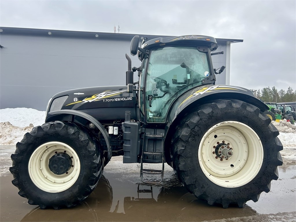 New Holland T 7070 AC - Farm tractor: picture 2 New Holland T 7070 AC - Farm tractor: picture 2