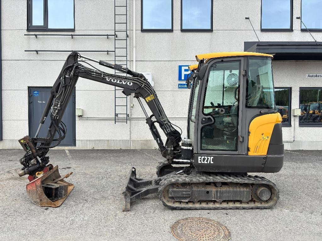 Volvo EC27C PYÖRITTÄJÄLLÄ - Mini excavator: picture 1 Volvo EC27C PYÖRITTÄJÄLLÄ - Mini excavator: picture 1