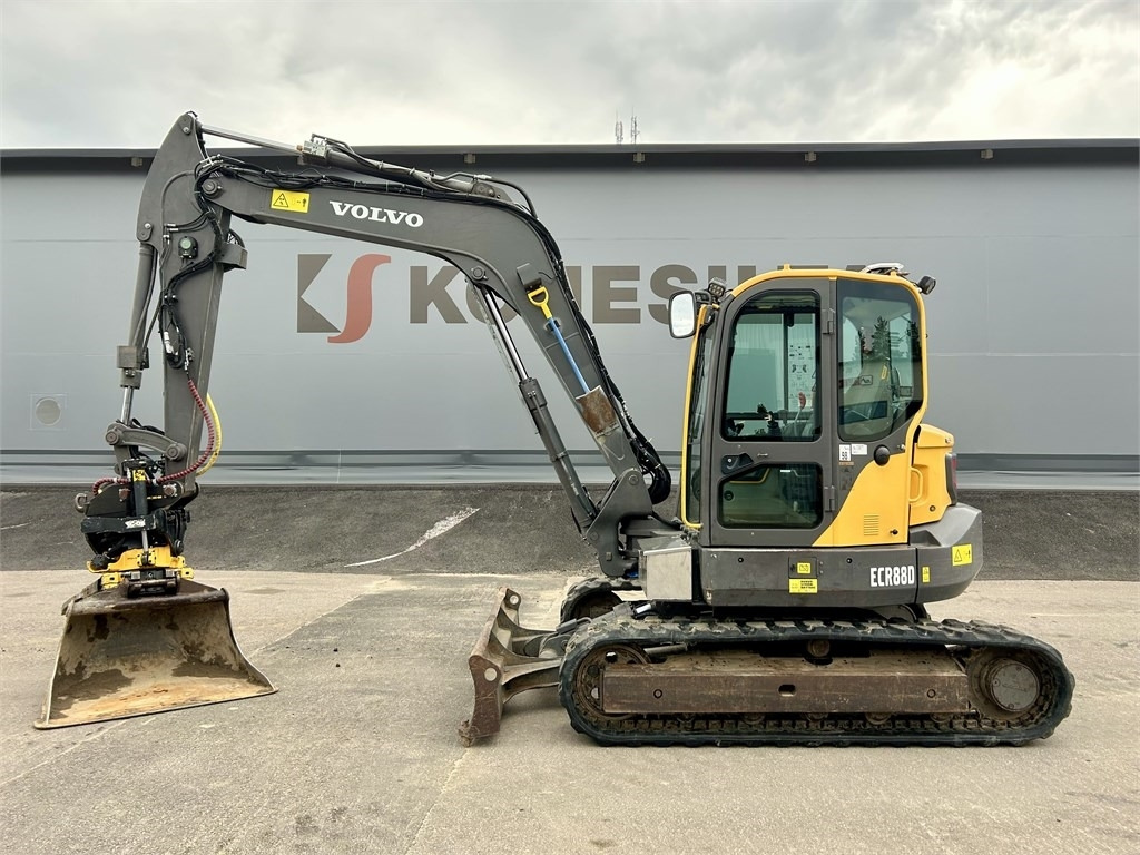 Volvo ECR88D + 10KPL TYÖLAITTEET - Mini excavator: picture 1 Volvo ECR88D + 10KPL TYÖLAITTEET - Mini excavator: picture 1