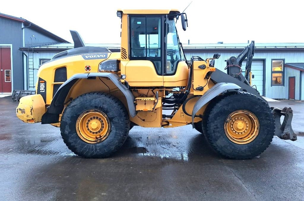 Volvo L90H VIPUOHJAUS YM.  - Wheel loader: picture 5 Volvo L90H VIPUOHJAUS YM.  - Wheel loader: picture 5