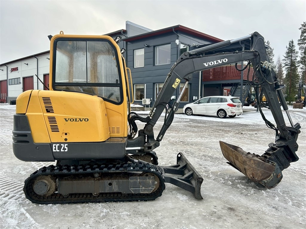 Volvo MYYTY! SOLD! EC25 KALLISTAJA, 2-KAUHAA - Mini excavator: picture 5 Volvo MYYTY! SOLD! EC25 KALLISTAJA, 2-KAUHAA - Mini excavator: picture 5