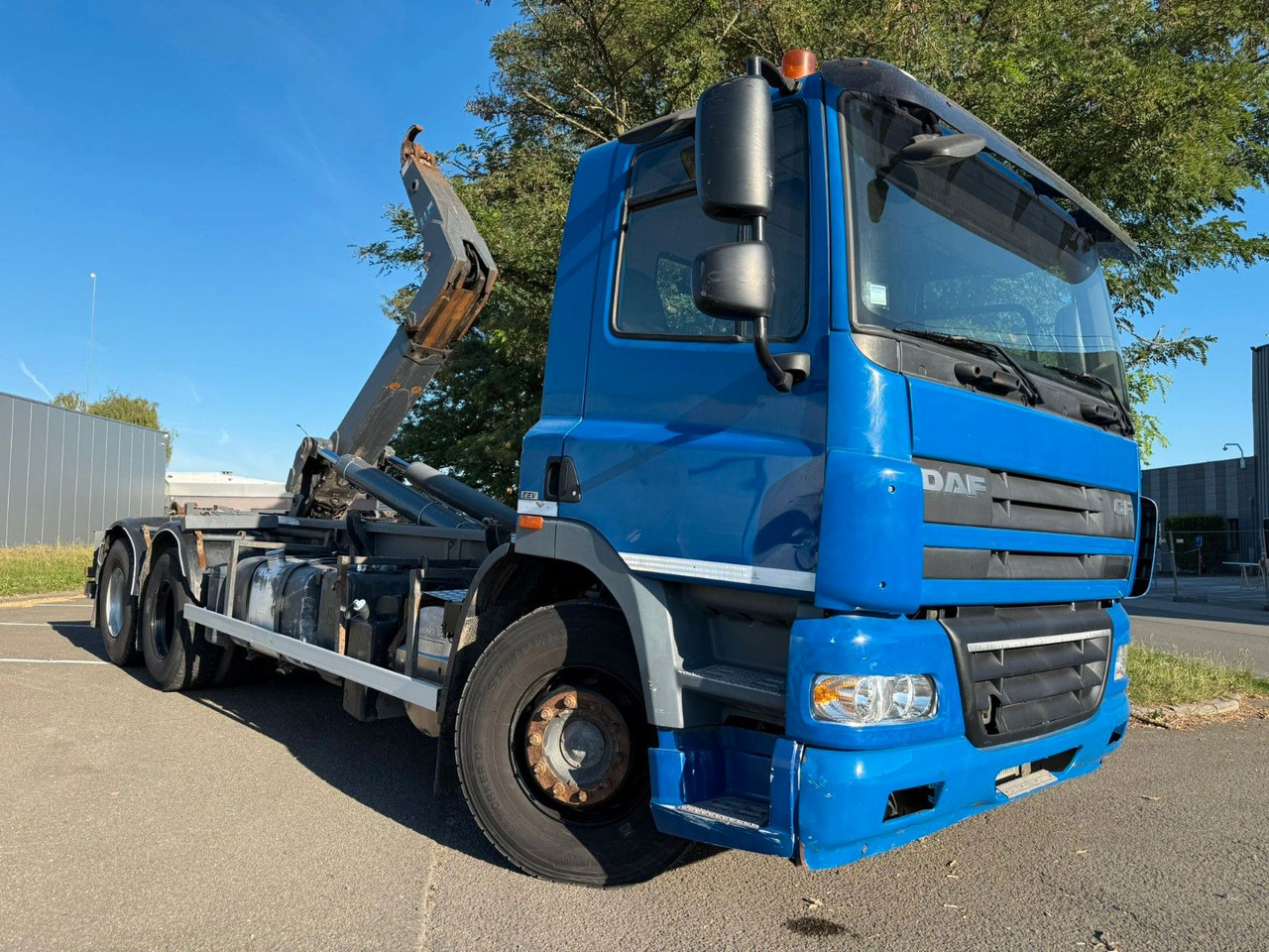 DAF CF85.360. Klima. E5. VDL. Tempomat - Hook lift truck: picture 3 DAF CF85.360. Klima. E5. VDL. Tempomat - Hook lift truck: picture 3