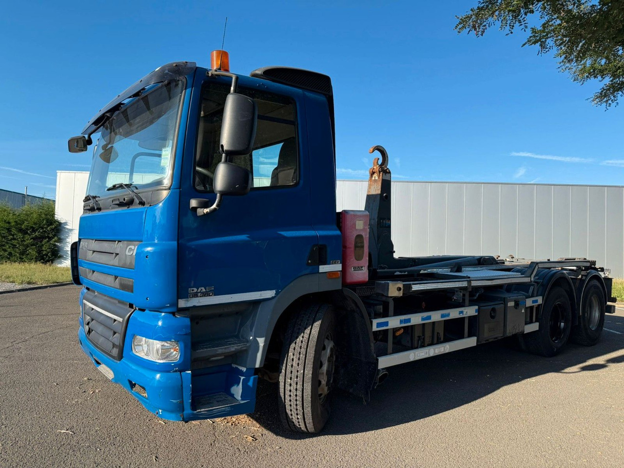 DAF CF85.360. Klima. E5. VDL. Tempomat - Hook lift truck: picture 5 DAF CF85.360. Klima. E5. VDL. Tempomat - Hook lift truck: picture 5