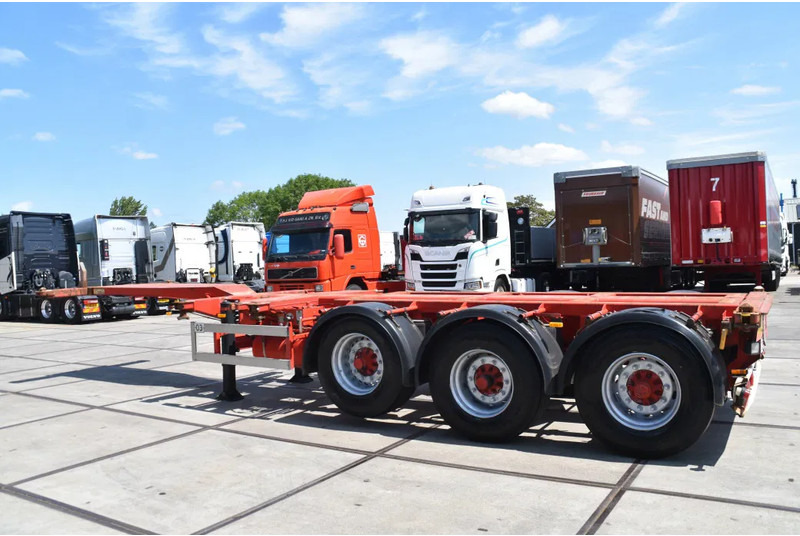 Nooteboom containerchassis - LIFT AXLE - DISC BRAKES - BPW AXLES - 2 x EXTENDABLE - - Container transporter/ Swap body semi-trailer: picture 4 Nooteboom containerchassis - LIFT AXLE - DISC BRAKES - BPW AXLES - 2 x EXTENDABLE - - Container transporter/ Swap body semi-trailer: picture 4