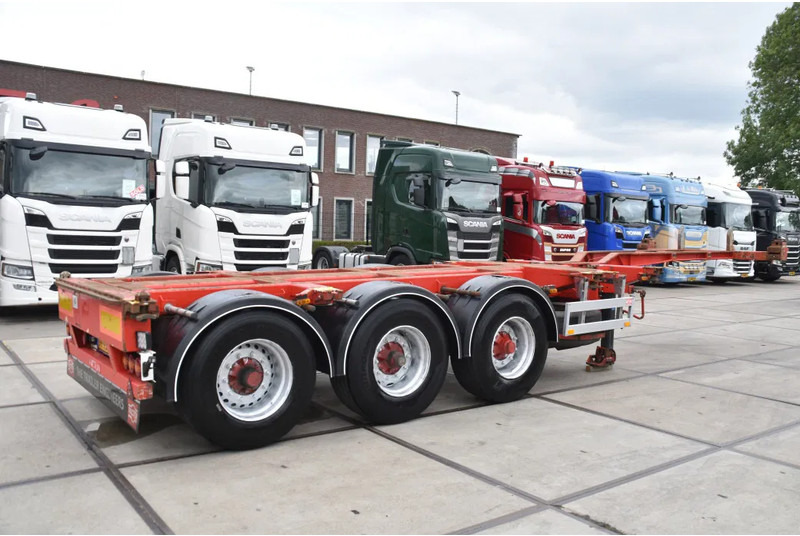 Pacton T3-010 - BPW AXLES - DRUM BRAKES - 2 LIFT AXLES - 2 x EXTENDABLE - - Container transporter/ Swap body semi-trailer: picture 2 Pacton T3-010 - BPW AXLES - DRUM BRAKES - 2 LIFT AXLES - 2 x EXTENDABLE - - Container transporter/ Swap body semi-trailer: picture 2