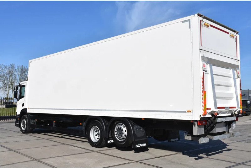 Scania P280 NGS 6x2*4 - ONLY 146 TKM - AIRCO - 9 TONS FRONT AXLE - 3 SEATS - ELEVATOR - EXCELLENT CONDITION - - Box truck: picture 3 Scania P280 NGS 6x2*4 - ONLY 146 TKM - AIRCO - 9 TONS FRONT AXLE - 3 SEATS - ELEVATOR - EXCELLENT CONDITION - - Box truck: picture 3
