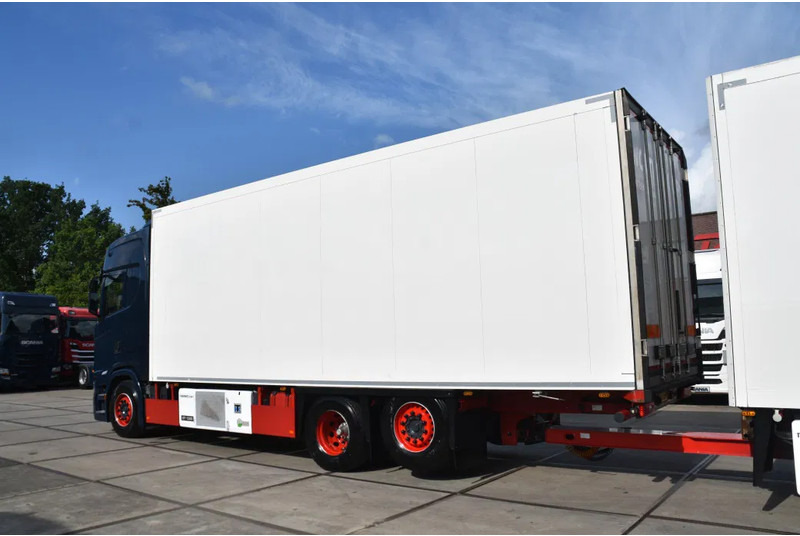 Scania S520 V8 NGS 6x2*4NB - THERMO KING - RETARDER - FULL AIR - WHEELBASE: 515 CM - LED LIGHTS - TOP CONDITION - - Refrigerator truck: picture 3 Scania S520 V8 NGS 6x2*4NB - THERMO KING - RETARDER - FULL AIR - WHEELBASE: 515 CM - LED LIGHTS - TOP CONDITION - - Refrigerator truck: picture 3