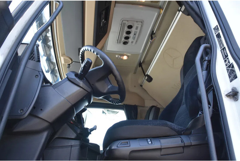 Mercedes-Benz Actros 1942 4x2 - ADR FL - 641 TKM - PTO - PARK. AIRCO - 2 BEDS - ALCOA'S - GOOD CONDITION - - Tractor unit: picture 4 Mercedes-Benz Actros 1942 4x2 - ADR FL - 641 TKM - PTO - PARK. AIRCO - 2 BEDS - ALCOA'S - GOOD CONDITION - - Tractor unit: picture 4