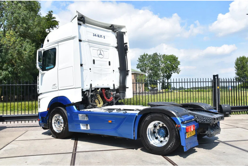 Mercedes-Benz Actros 1942 4x2 - ADR FL - 641 TKM - PTO - PARK. AIRCO - 2 BEDS - ALCOA'S - GOOD CONDITION - - Tractor unit: picture 3 Mercedes-Benz Actros 1942 4x2 - ADR FL - 641 TKM - PTO - PARK. AIRCO - 2 BEDS - ALCOA'S - GOOD CONDITION - - Tractor unit: picture 3