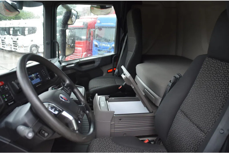 Scania R410 NGS 4x2NB XT - HYDRAULIC SYSTEM - FULL AIR - RETARDER - 545 TKM - ACC - PTO - MORE UNITS AVAILABLE - - Tractor unit: picture 5 Scania R410 NGS 4x2NB XT - HYDRAULIC SYSTEM - FULL AIR - RETARDER - 545 TKM - ACC - PTO - MORE UNITS AVAILABLE - - Tractor unit: picture 5