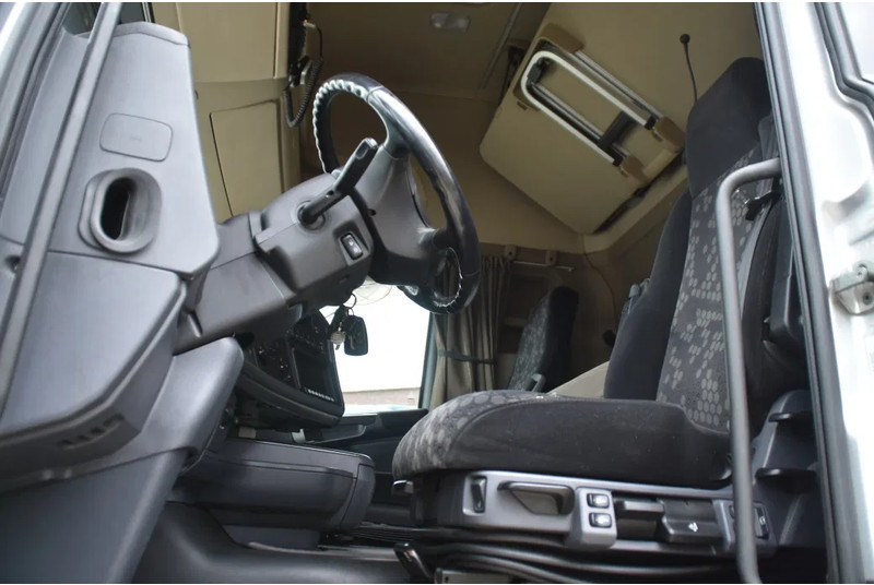 Scania R450 TL 4x2 - SCR ONLY - RETARDER - 832 TKM - PARK. AIRCO - ALCOA'S - XENON - 4 POINT AIR SUSP. REAR - TOP CONDITION - - Tractor unit: picture 4 Scania R450 TL 4x2 - SCR ONLY - RETARDER - 832 TKM - PARK. AIRCO - ALCOA'S - XENON - 4 POINT AIR SUSP. REAR - TOP CONDITION - - Tractor unit: picture 4