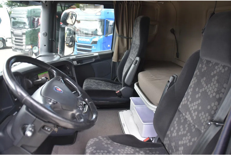 Scania R450 TL 4x2 - SCR ONLY - RETARDER - 832 TKM - PARK. AIRCO - ALCOA'S - XENON - 4 POINT AIR SUSP. REAR - TOP CONDITION - - Tractor unit: picture 5 Scania R450 TL 4x2 - SCR ONLY - RETARDER - 832 TKM - PARK. AIRCO - ALCOA'S - XENON - 4 POINT AIR SUSP. REAR - TOP CONDITION - - Tractor unit: picture 5