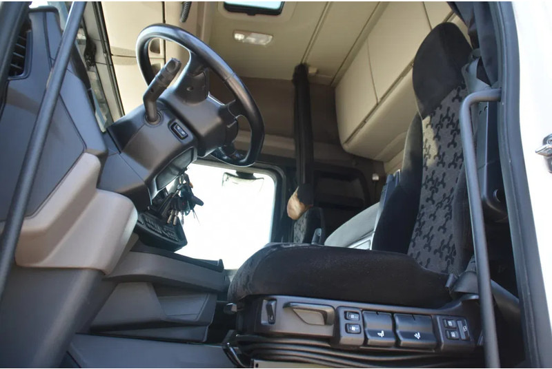 Scania R520 V8 NGS 4x2 - RETARDER - 504 TKM - PARK. AIRCO - ACC - NAVI - 2 x FUEL TANKS - LED LIGHTS - - Tractor unit: picture 4 Scania R520 V8 NGS 4x2 - RETARDER - 504 TKM - PARK. AIRCO - ACC - NAVI - 2 x FUEL TANKS - LED LIGHTS - - Tractor unit: picture 4