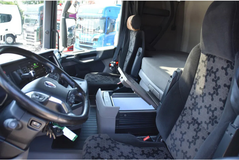 Scania R520 V8 NGS 4x2 - RETARDER - 504 TKM - PARK. AIRCO - ACC - NAVI - 2 x FUEL TANKS - LED LIGHTS - - Tractor unit: picture 5 Scania R520 V8 NGS 4x2 - RETARDER - 504 TKM - PARK. AIRCO - ACC - NAVI - 2 x FUEL TANKS - LED LIGHTS - - Tractor unit: picture 5