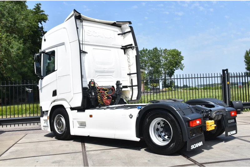 Scania R520 V8 NGS 4x2 - RETARDER - 523 TKM - PARK. AIRCO - ACC - NAVI - 2 x FUEL TANKS - LED LIGHTS - - Tractor unit: picture 3 Scania R520 V8 NGS 4x2 - RETARDER - 523 TKM - PARK. AIRCO - ACC - NAVI - 2 x FUEL TANKS - LED LIGHTS - - Tractor unit: picture 3