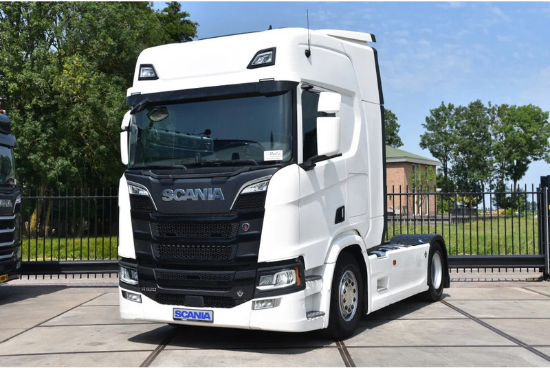 Scania R520 V8 NGS 4x2 - RETARDER - 523 TKM - PARK. AIRCO - ACC - NAVI - 2 x FUEL TANKS - LED LIGHTS - - Tractor unit: picture 2 Scania R520 V8 NGS 4x2 - RETARDER - 523 TKM - PARK. AIRCO - ACC - NAVI - 2 x FUEL TANKS - LED LIGHTS - - Tractor unit: picture 2