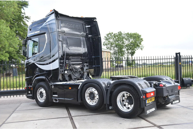 Scania R520 V8 NGS 6x2/4 - 701 TKM - NAVI - LEATHER SEATS - ALCOA'S - LED LIGHTS - TOP CONDITION - - Tractor unit: picture 3 Scania R520 V8 NGS 6x2/4 - 701 TKM - NAVI - LEATHER SEATS - ALCOA'S - LED LIGHTS - TOP CONDITION - - Tractor unit: picture 3