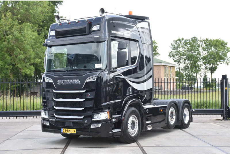 Scania R520 V8 NGS 6x2/4 - 701 TKM - NAVI - LEATHER SEATS - ALCOA'S - LED LIGHTS - TOP CONDITION - - Tractor unit: picture 2 Scania R520 V8 NGS 6x2/4 - 701 TKM - NAVI - LEATHER SEATS - ALCOA'S - LED LIGHTS - TOP CONDITION - - Tractor unit: picture 2