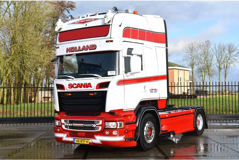 Scania R580 TL V8 4x2 - RETARDER - LEATHER SEATS - SPECIAL INTERIOR - 2 x FUEL TANKS - ALCOA'S - TOP CONDITION - - Tractor unit: picture 2 Scania R580 TL V8 4x2 - RETARDER - LEATHER SEATS - SPECIAL INTERIOR - 2 x FUEL TANKS - ALCOA'S - TOP CONDITION - - Tractor unit: picture 2
