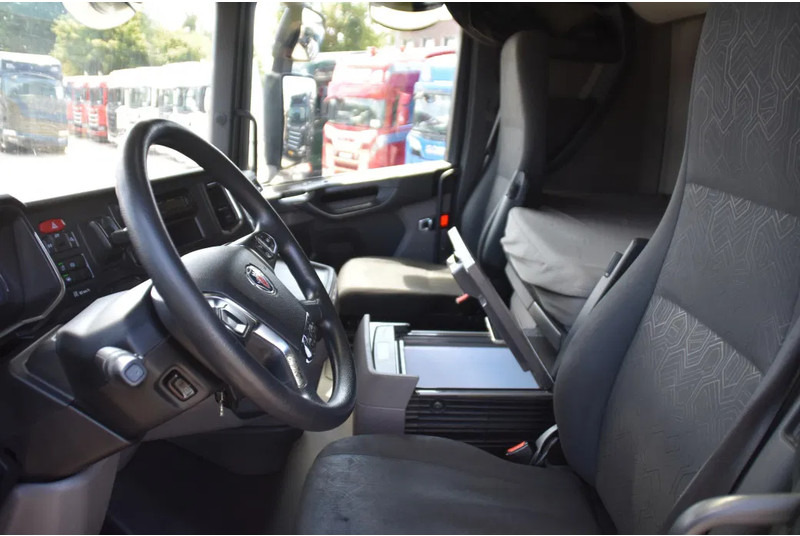 Scania S450 NGS 4x2NB - FULL AIR - 847 TKM - RETARDER - PARK. AIRCO - 2 x FUEL TANKS - TOP CONDITION - - Tractor unit: picture 5 Scania S450 NGS 4x2NB - FULL AIR - 847 TKM - RETARDER - PARK. AIRCO - 2 x FUEL TANKS - TOP CONDITION - - Tractor unit: picture 5