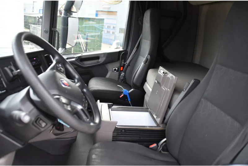 Scania S450 NGS 4x2NB - FULL AIR - 858 TKM - RETARDER - PARK. AIRCO - 2 x FUEL TANKS - TOP CONDITION - - Tractor unit: picture 5 Scania S450 NGS 4x2NB - FULL AIR - 858 TKM - RETARDER - PARK. AIRCO - 2 x FUEL TANKS - TOP CONDITION - - Tractor unit: picture 5