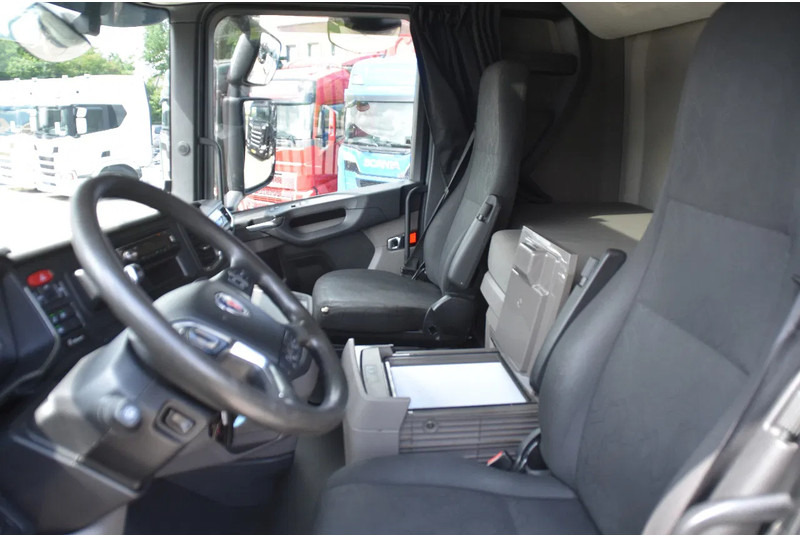 Scania S450 NGS 4x2NB - RETARDER - 662 TKM - FULL AIR - AIRCO - 2 x FUEL TANKS - TOP CONDITION - - Tractor unit: picture 5 Scania S450 NGS 4x2NB - RETARDER - 662 TKM - FULL AIR - AIRCO - 2 x FUEL TANKS - TOP CONDITION - - Tractor unit: picture 5
