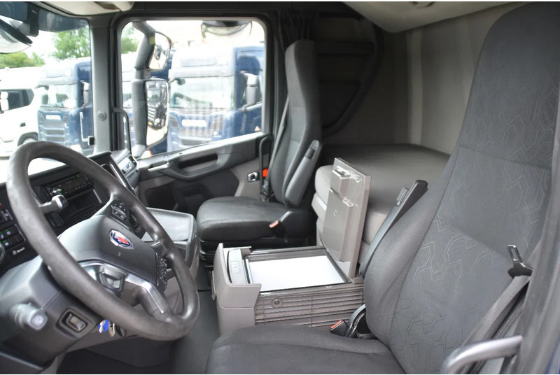 Scania S450 NGS 4x2NB - RETARDER - 773 TKM - ACC - FULL AIR - 2 x FUEL TANKS - TOP CONDITION - - Tractor unit: picture 5 Scania S450 NGS 4x2NB - RETARDER - 773 TKM - ACC - FULL AIR - 2 x FUEL TANKS - TOP CONDITION - - Tractor unit: picture 5